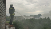 Пожарникарите в Пловдив на крак заради запалени гуми в Столипиново
