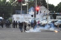 Сълзотворен газ, гумени куршуми и водни оръдия на протестите в Минеаполис