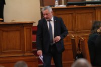 ДПС напусна пленарната зала, след като Валери Симеонов зае мястото си на зам.-председател