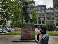 Нова форма на протест срещу съвременния расизъм - поругаване на паметници