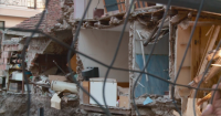 снимка 5 Част от двуетажна къща в Пловдив рухна след изкопни работи за нов строеж