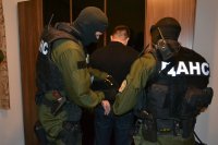 Заподозрян в тероризъм и 15 негови сподвижници арестувани в Бургас