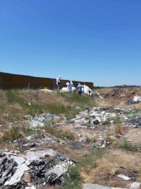 снимка 1 Вижте кадри от откритите опасни отпадъци край Червен бряг