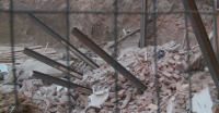 снимка 3 Част от двуетажна къща в Пловдив рухна след изкопни работи за нов строеж
