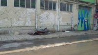 снимка 4 Лек автомобил пропадна в голяма дупка във Варна