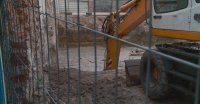 снимка 2 Част от двуетажна къща в Пловдив рухна след изкопни работи за нов строеж
