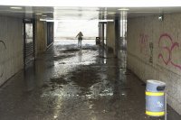 снимка 8 Щетите от снощния порой в София: улици, подлези и метростанции под вода, отнесени коли (ОБЗОР)