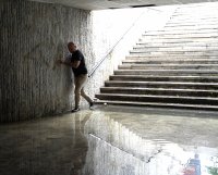 снимка 3 Щетите от снощния порой в София: улици, подлези и метростанции под вода, отнесени коли (ОБЗОР)