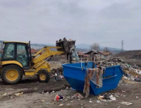 Над 30 тона опасни отпадъци край Червен бряг. Според прокуратурата, са на фирми на Бобокови