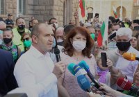 Румен Радев пред протестиращите: Тук сме, за да кажем "не" на страха, на който се опира мафията