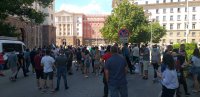 Протест пред сградата на президентството