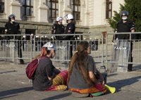 В Белград: Без полицейски час за уикенда, но със строги мерки и ограничения