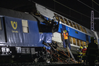 Пътнически и товарен влак се сблъскаха в Чехия, един човек е загинал