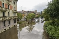 снимка 2 Реки преляха заради порои в Милано и наводниха части от града (Снимки)