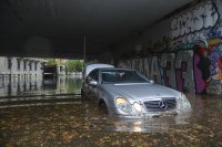 снимка 5 Реки преляха заради порои в Милано и наводниха части от града (Снимки)