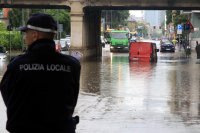 снимка 1 Реки преляха заради порои в Милано и наводниха части от града (Снимки)