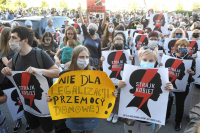 Намерението на Полша за оттегляне от Истанбулската конвенция предизвика протести