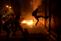 Сълзотворен газ срещу протестиращите в Ливан