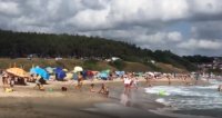 Плажът в Ахтопол - пренаселен с туристи