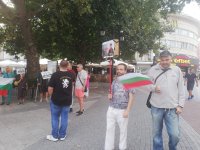 снимка 2 В Пловдив протестираха с революционни песни