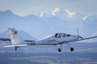 За пръв път: Швейцарец скочи с парашут от соларен самолет