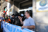 43-и ден на протести: Сградата на КПКОНПИ беше блокирана с искане за оставка на Сотир Цацаров