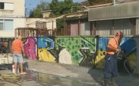 В Русе почистват графити от фасадите на сградите с нова машина
