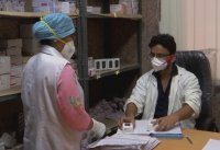 В Делхи следят пациенти с COVID-19 с уред за 13 долара