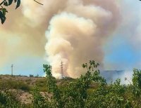 Пожарникари и доброволци гасят голям пожар край Кричим