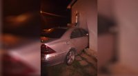 Шофьор без книжка заби колата си в заведение във Варна, собственикът е сериозно пострадал