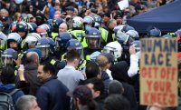 Сблъсъци по време на протести срещу карантината в Лондон