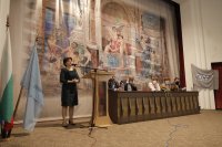 Караянчева: Цветанов рязко смени отношението си както към президента, така и към служебния кабинет