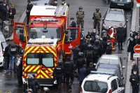Арестуваха 7 души след атаката край старата редакция на "Шарли Ебдо" в Париж