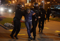 Полицията в Беларус използва водни струи срещу демонстранти