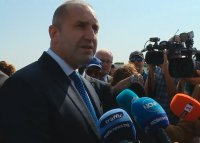 Радев призова Борисов да излезе от нелегалност и да се яви на работното си място