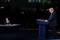снимка 10 Първият дебат Тръмп - Байдън: Остри реплики, обиди и престрелки с водещия (СНИМКИ)