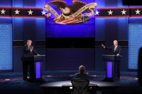 снимка 11 Първият дебат Тръмп - Байдън: Остри реплики, обиди и престрелки с водещия (СНИМКИ)