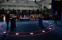 снимка 21 Първият дебат Тръмп - Байдън: Остри реплики, обиди и престрелки с водещия (СНИМКИ)