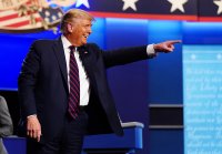 снимка 3 Първият дебат Тръмп - Байдън: Остри реплики, обиди и престрелки с водещия (СНИМКИ)