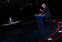 снимка 9 Първият дебат Тръмп - Байдън: Остри реплики, обиди и престрелки с водещия (СНИМКИ)