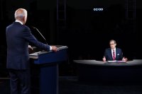 снимка 16 Първият дебат Тръмп - Байдън: Остри реплики, обиди и престрелки с водещия (СНИМКИ)
