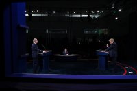 снимка 6 Първият дебат Тръмп - Байдън: Остри реплики, обиди и престрелки с водещия (СНИМКИ)