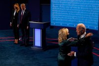 снимка 20 Първият дебат Тръмп - Байдън: Остри реплики, обиди и престрелки с водещия (СНИМКИ)