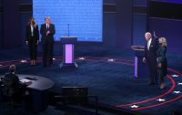 снимка 12 Първият дебат Тръмп - Байдън: Остри реплики, обиди и престрелки с водещия (СНИМКИ)