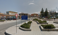 Заблуждаваща табела в центъра на село Кирково