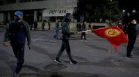 снимка 2 Сблъсъци в Киргизстан, демонстранти превзеха парламента
