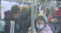 Препълнени автобуси в София: Обезсмисля ли се носенето на маски?