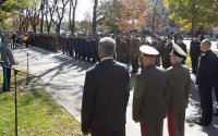 снимка 5 Президентът и министърът на отбраната отдадоха почит към военните парашутисти