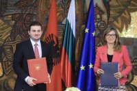 Захариева: България е против разделянето на Албания и Северна Македония при преговорите за членство в ЕС