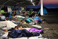 Гърция ще строи нов постоянен лагер на остров Лесбос